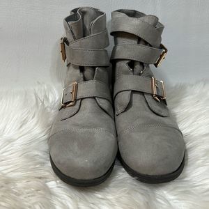 Wild Pair Pull On Round Toe Double Buckle Flat Bootie